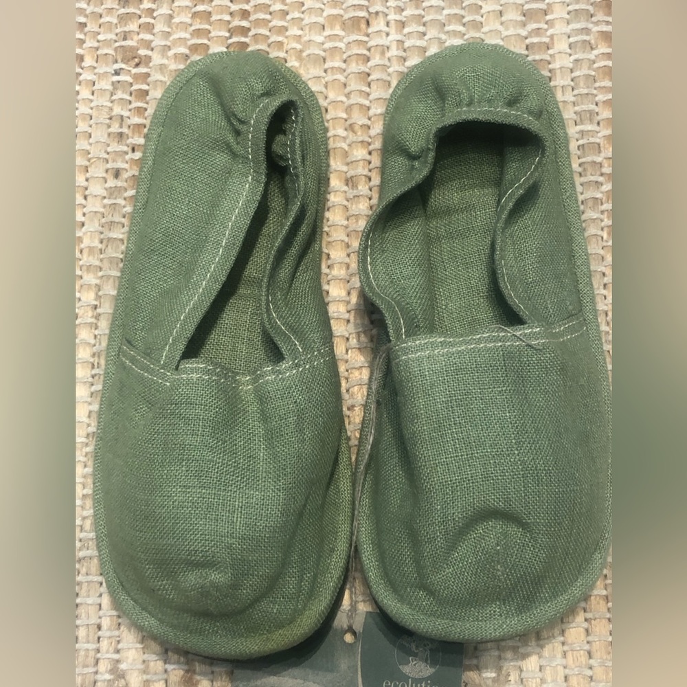 NWT ECOLUTION sustainably made girl’s sz 7 hemp/recycled tire sole xtra cushion